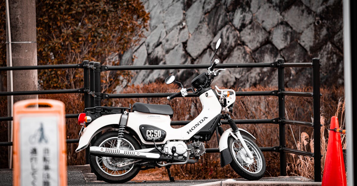 découvrez notre sélection de cadenas pour motos alliant sécurité et praticité. protégez votre véhicule des vols avec des dispositifs robustes et fiables, conçus pour résister aux tentatives de vandalismes. choisissez le cadenas idéal pour assurer la sécurité de votre moto.