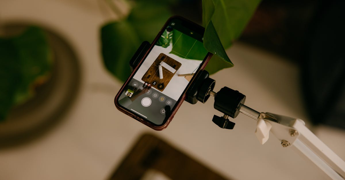 support de tĂ©lĂ©phone pour moto: fixation solide, antiâvibrations et Ă©tanche. installation facile sur guidon, compatible universel, idĂ©al gps & trajets.