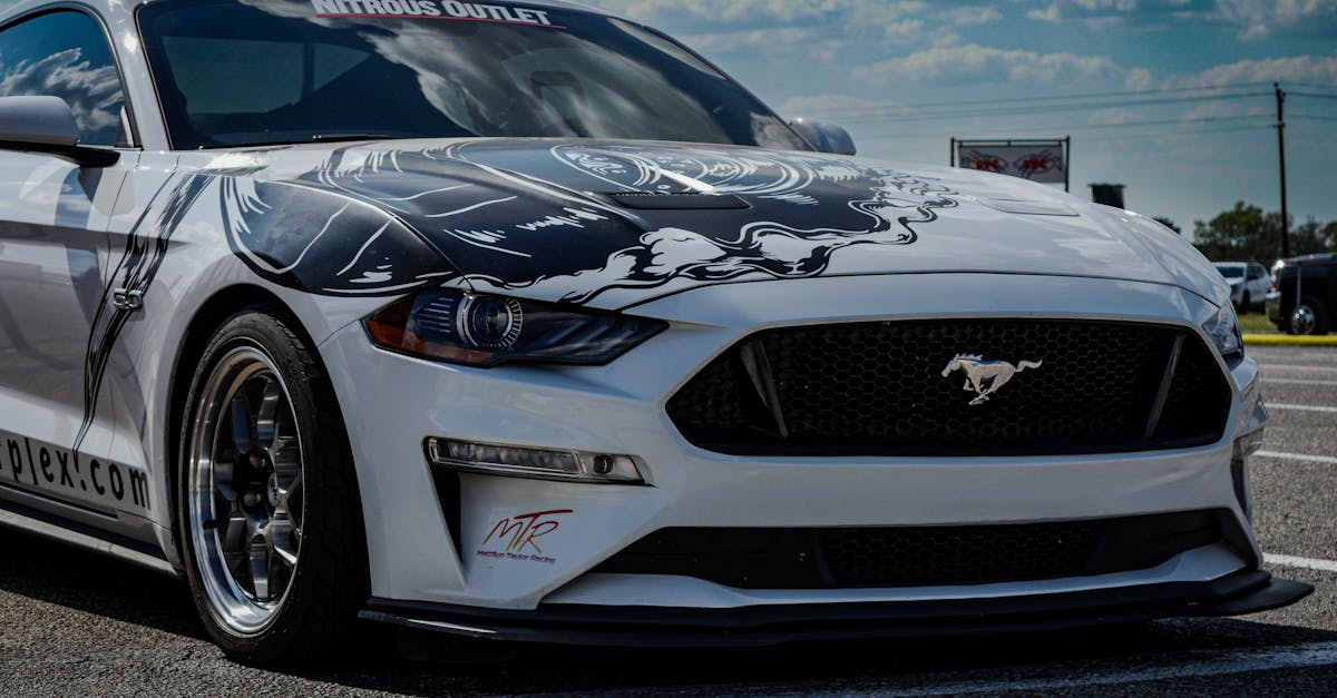 dĂ©couvrez lâunivers des muscle cars : histoire, caractĂ©ristiques emblĂ©matiques, modĂšles incontournables et conseils pour passionnĂ©s dâautomobiles puissantes et iconiques.