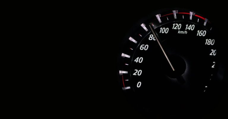 Un jeune conducteur pris en flagrant délit de vitesse : 229 km/h sur l'autoroute