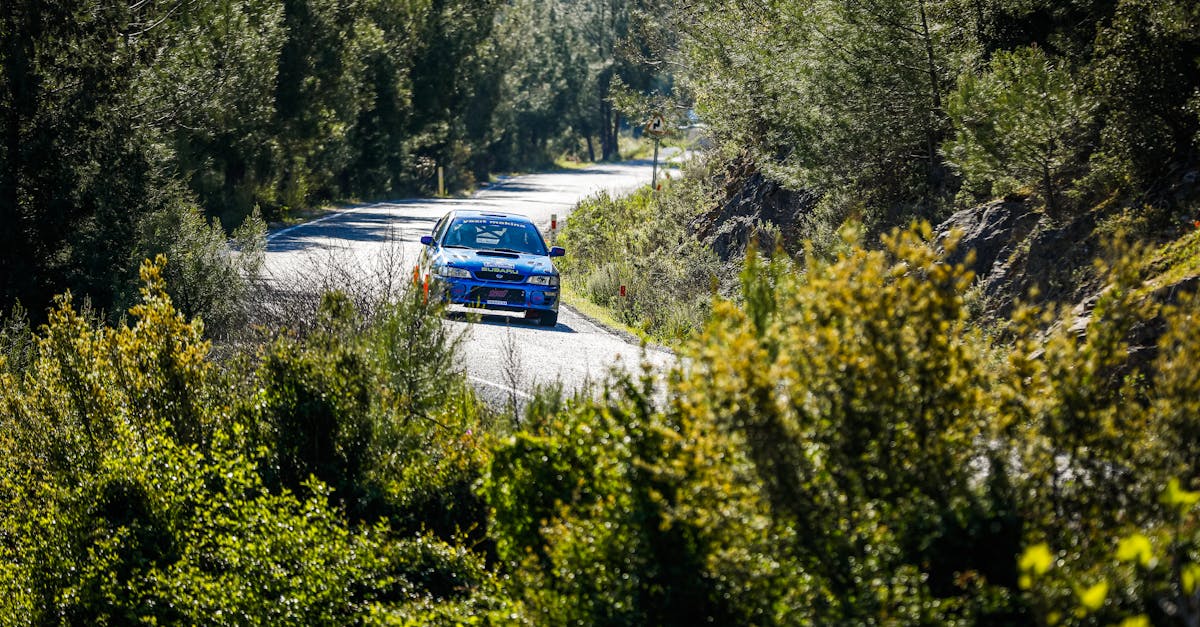 يوضح خبراء السلامة على الطرق أن البحث عن الإثارة أو الشعور بالإفلات من العقاب يلعبان دوراً هاماً. يُظهر غالبية السائقين الذين يقودون بسرعات جنونية رغبة في تحدي النظام. ومع ذلك، فإن أفعالهم تُعرِّض حياتهم وحياة مستخدمي الطريق الآخرين للخطر، وتُقوِّض الثقة في قدرة المؤسسات على إنفاذ القانون. إن تداعيات هذه السلوكيات واضحة: فمع كل تجاوز غير منضبط، يزداد خطر وقوع حادث خطير بشكل كبير 🚨. تتضمن الوقاية أيضًا تثقيفًا أفضل حول القيادة المسؤولة، لا سيما من خلال أنشطة FFMC وبرامج التعليم المستمر.